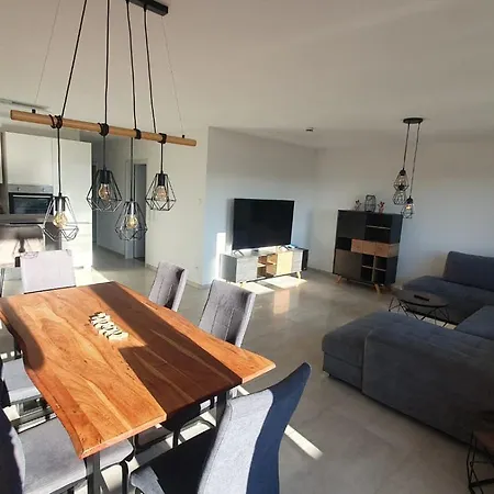 Schöne 3-zimmer Neubauwohnung Apartment *